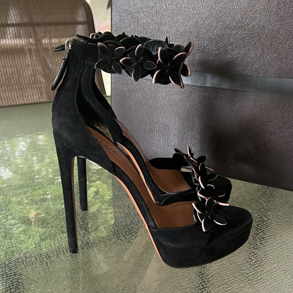 Alaia Suede Platform Heels - Picture 9 of 11